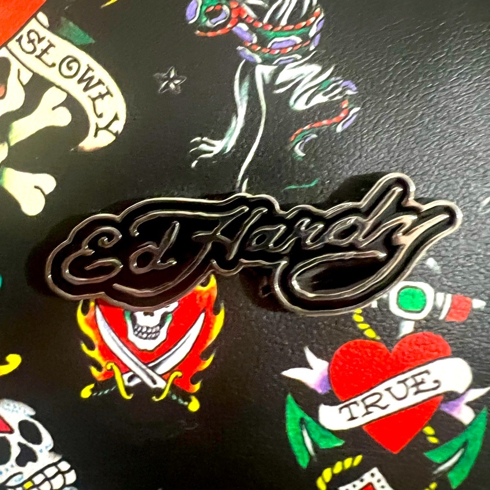Last one available 
Ed Hardy Shoulder Bag